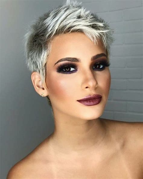 coupe ultra courte femme cheveux gris|Cheveux gris: 12 coupes et coiffures magnifiques pour。